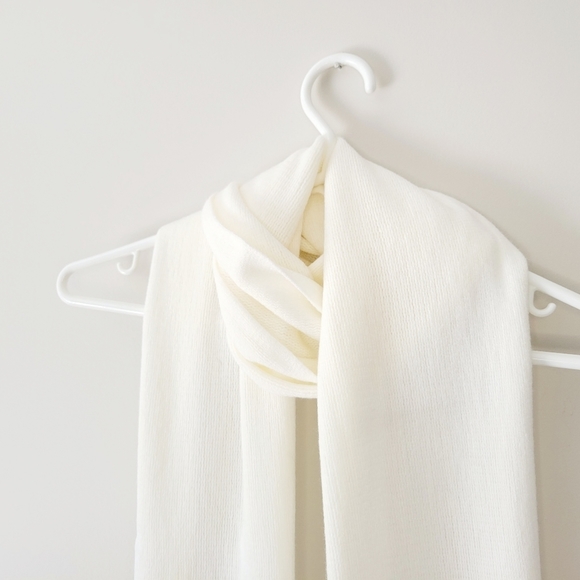 Delicate White Scarf - Picture 2 of 3